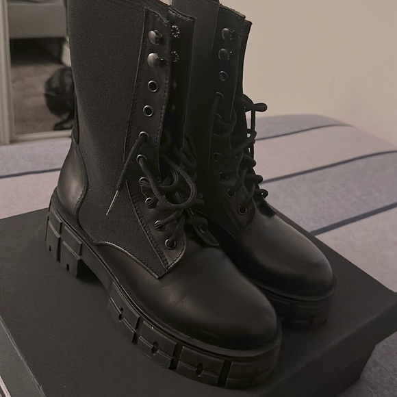 Womens military style Yoox ankle boots - Picture 1 of 4